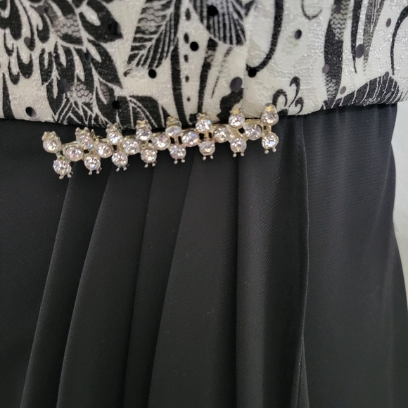 R & M Richards Size 14 Black and White Floral Dress - Picture 5 of 7